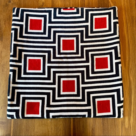 Set of 2 Black & Red geometric cushion covers. - Picture 3 of 6